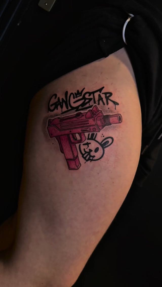 Tatouage de Noir De Fleurs