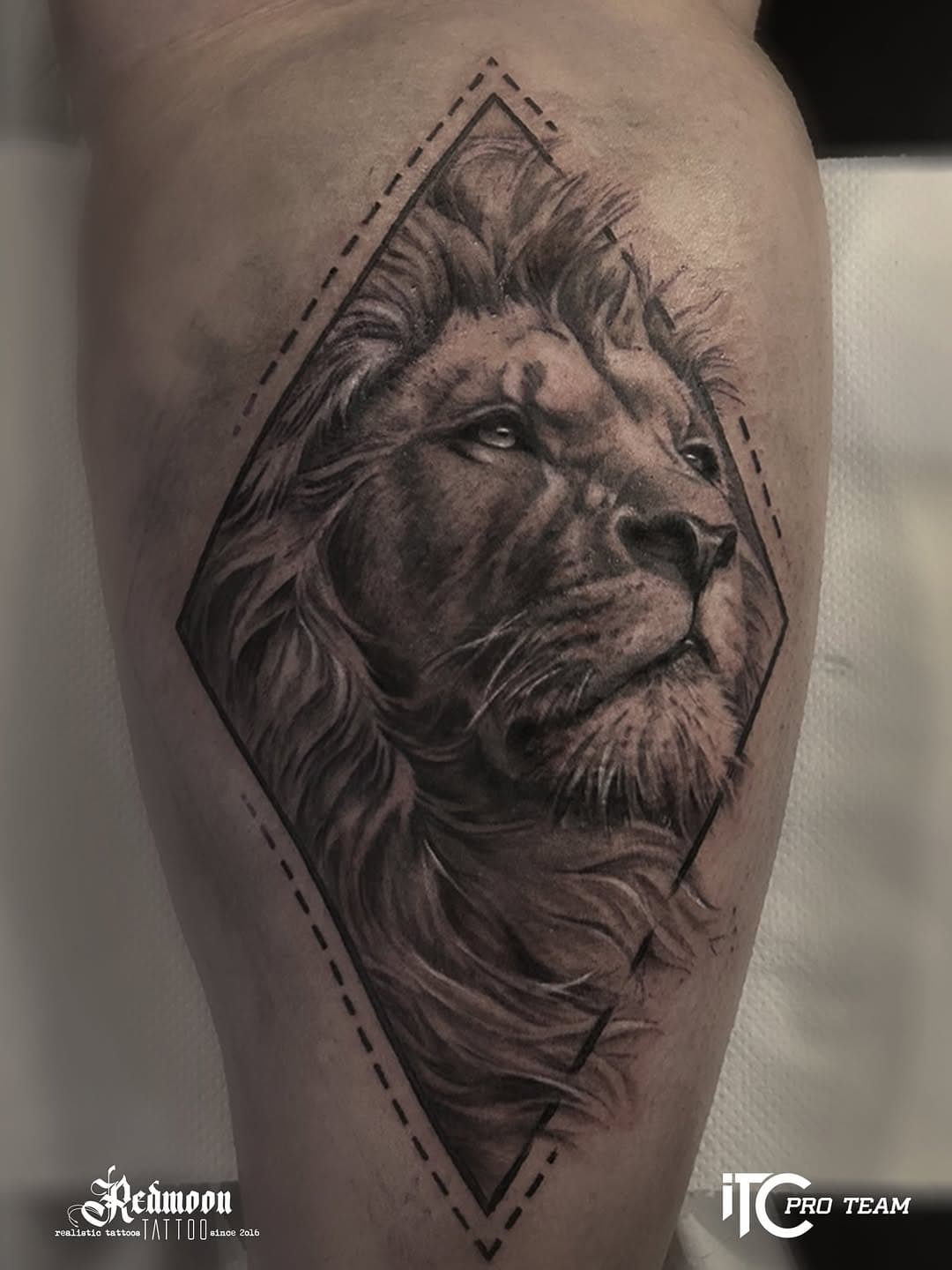 Tatouage par Redmoon Tattoo