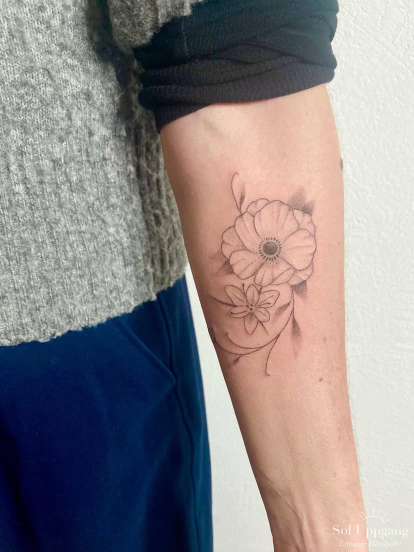 Tatouage de Tatouage Handpoke - Sol Uppgang