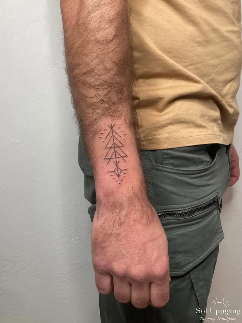Tatouage de Tatouage Handpoke - Sol Uppgang