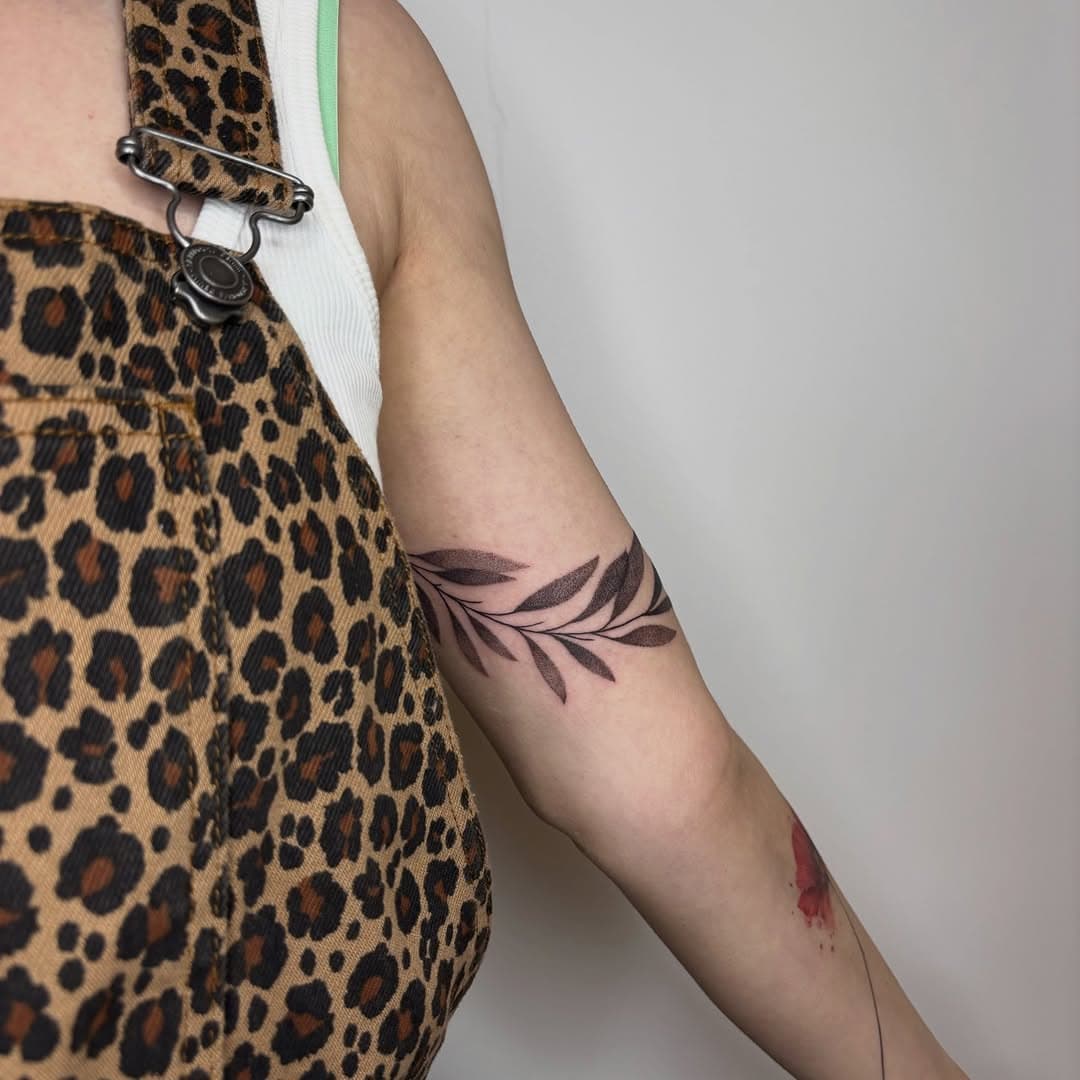 Tatouage par Landscape Tattoo Oberkampf - salon de tatouage walk-in Paris - Piercing