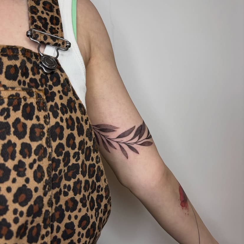 Tatouage de Landscape Tattoo Oberkampf - salon de tatouage walk-in Paris - Piercing