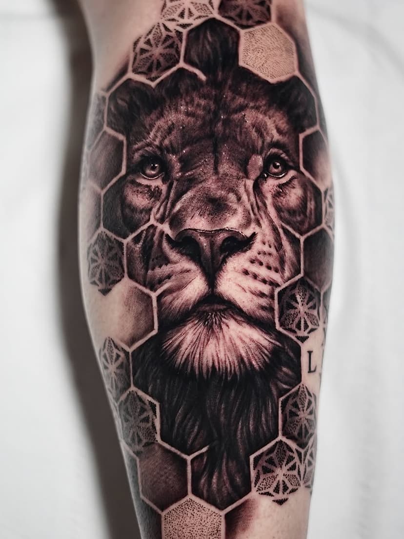Tatouage de THIBAUT COVAREL artiste tatoueur