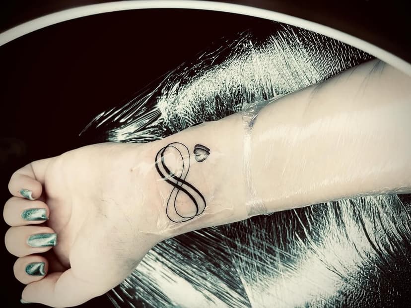 Tatouage de Hélène Lellouche