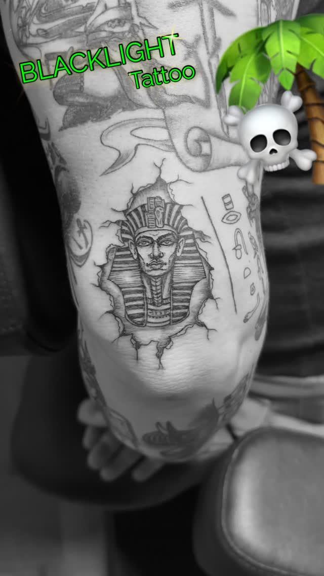 Tatouage de black light tattoo