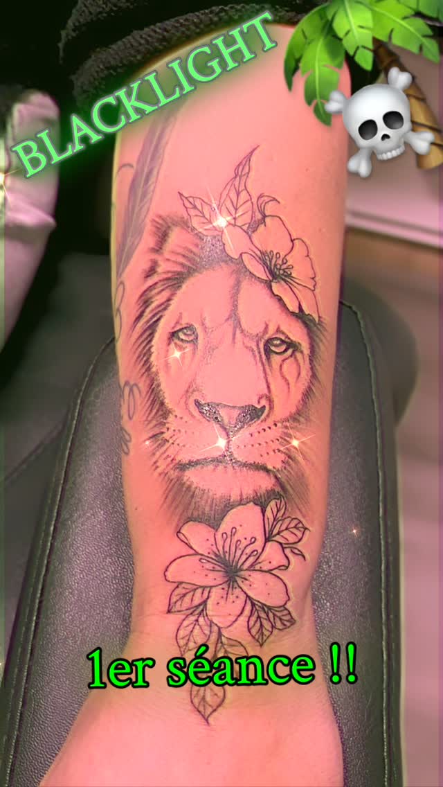 Tatouage de black light tattoo