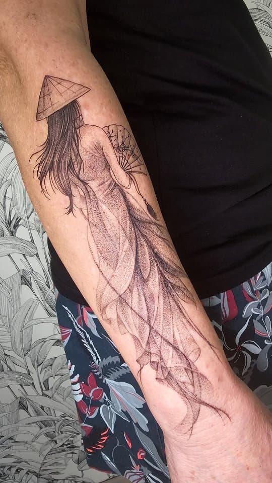 Tatouage de Ambre Noire (tatoueuse)