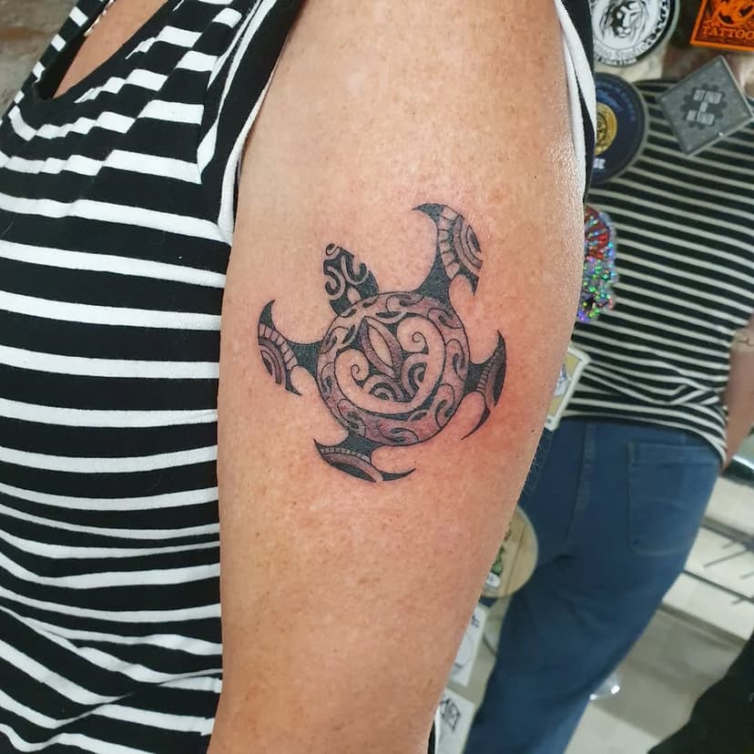 Tatouage de Aiguille Magique II