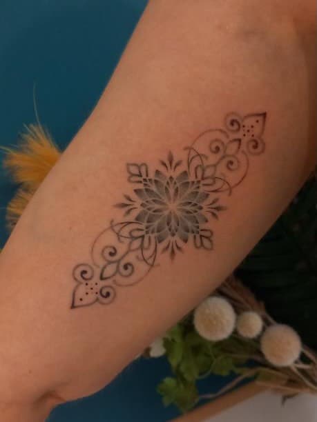 Tatouage de Candelabre Tattoo Studio