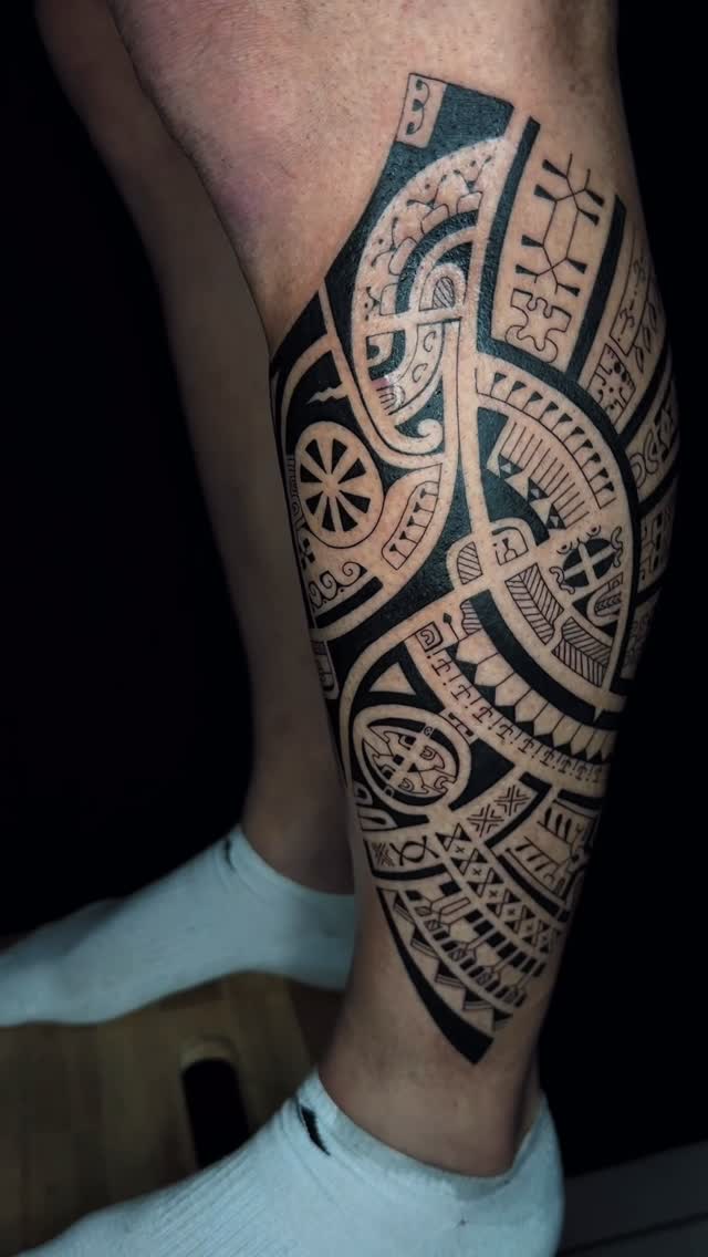 Tatouage de Atiu Tattoo