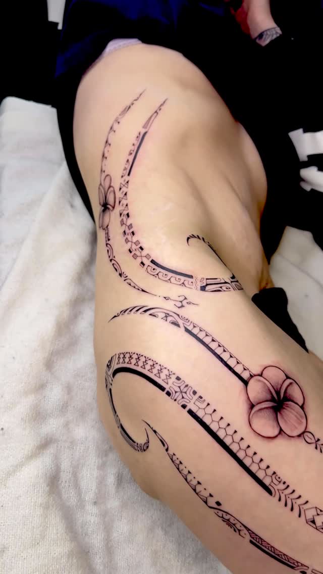 Tatouage de Atiu Tattoo