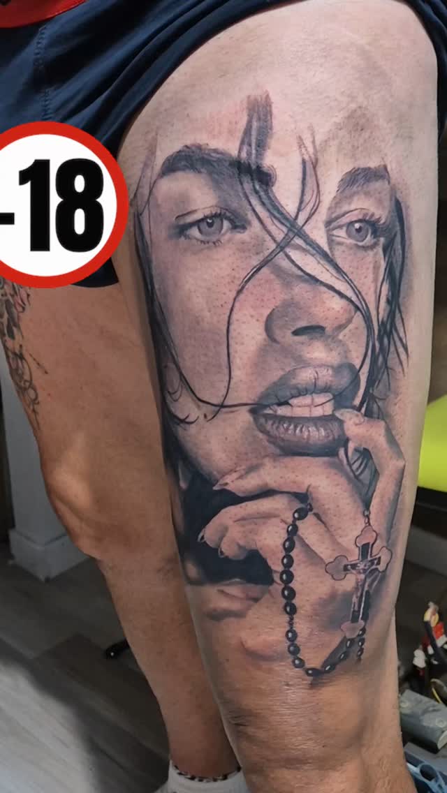 Tatouage de Badass palace tattoo