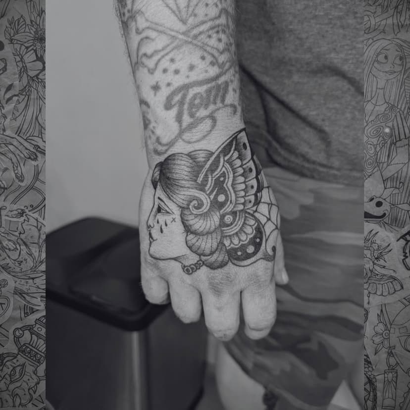 Tatouage de Barns Tattoo