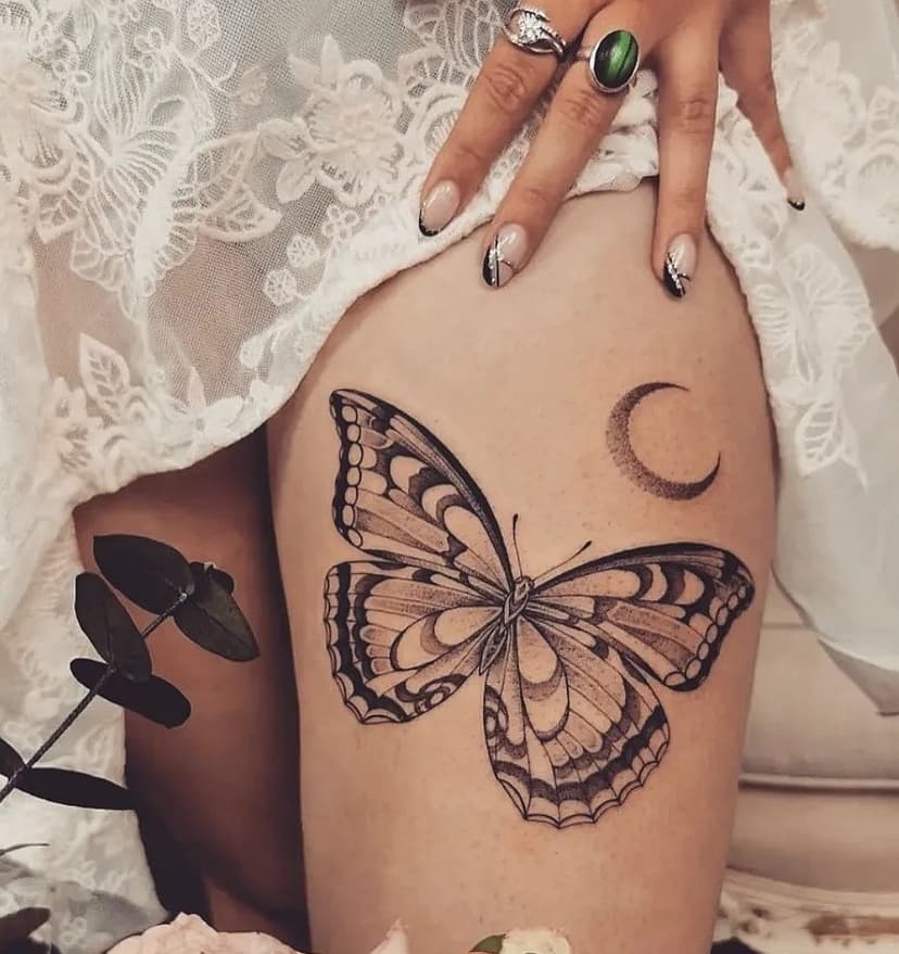 Tatouage de Chardon Noir Tattoo