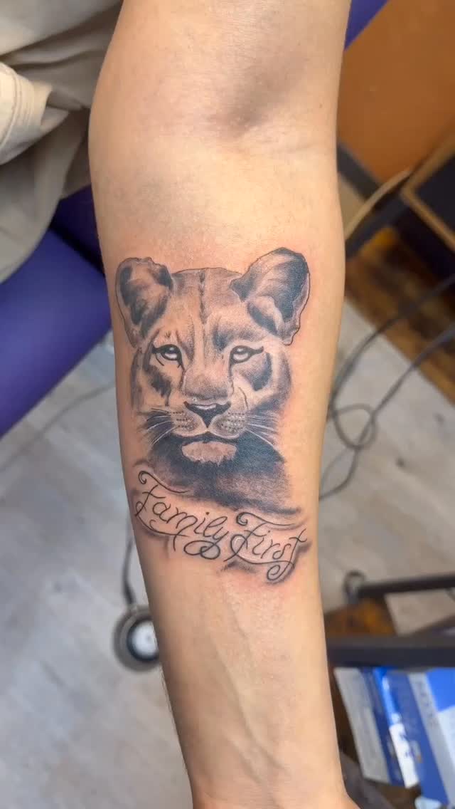 Tatouage de Color Titanium Studio