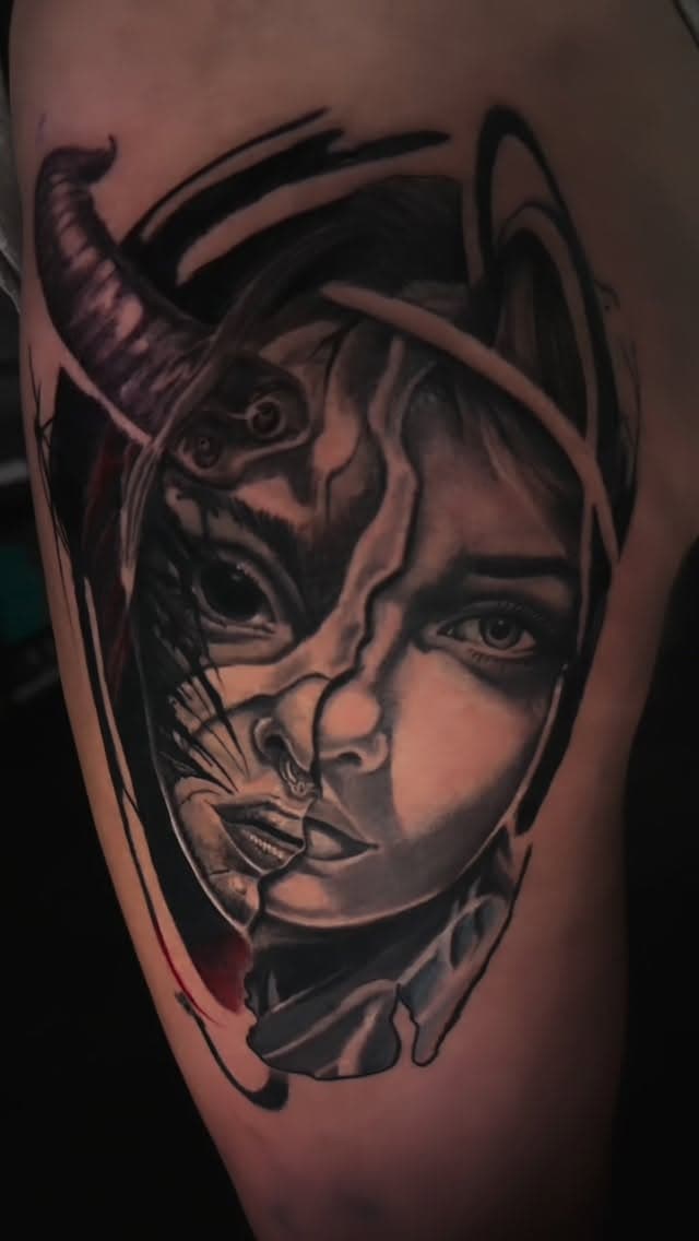 Tatouage de DC TATTOO