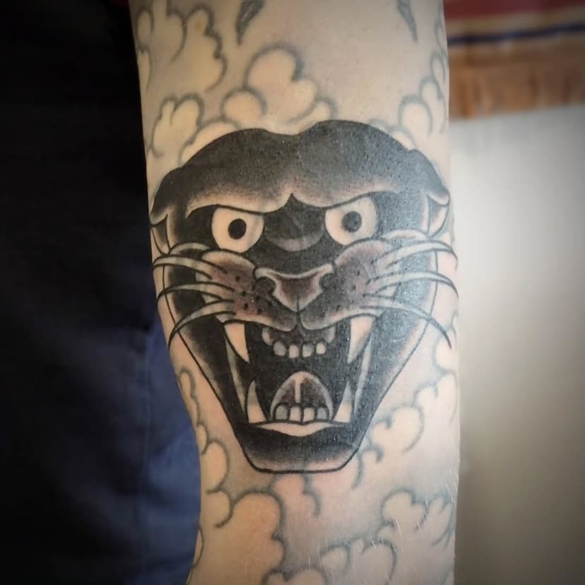 Tatouage de Fallen Swallow Tattoo