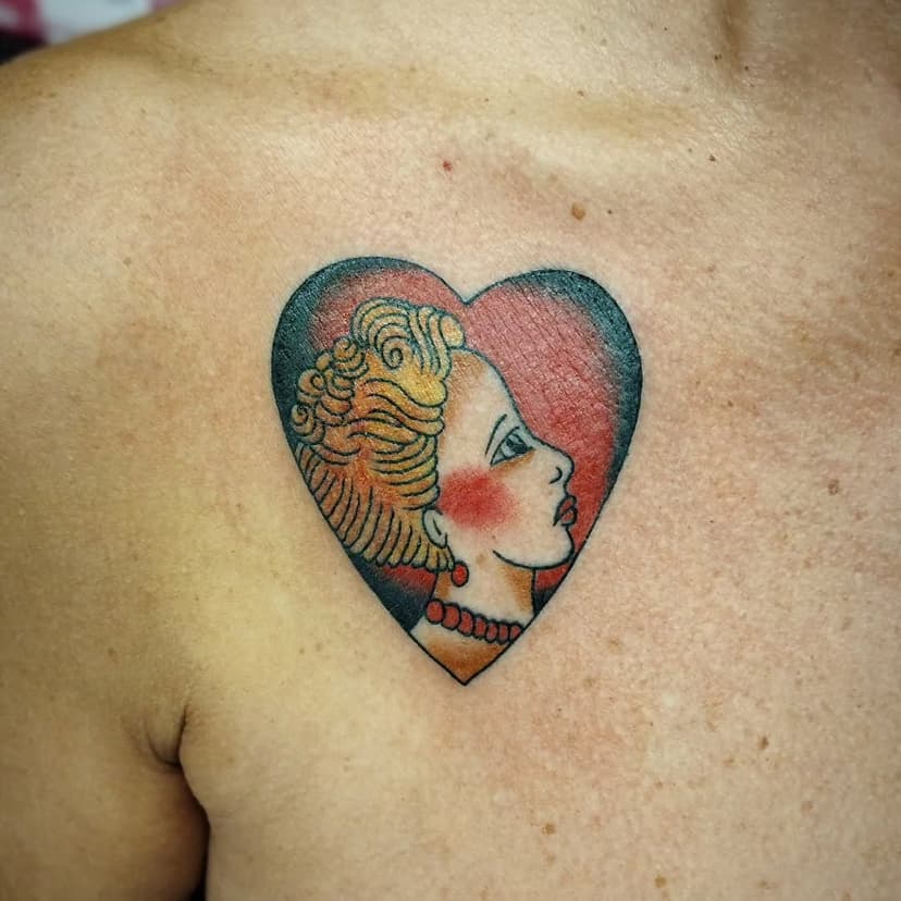 Tatouage de Fallen Swallow Tattoo