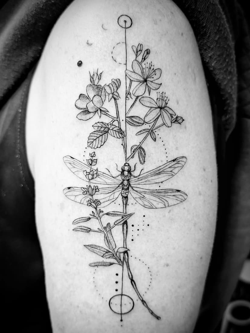 Tatouage de Fine Line tattoo