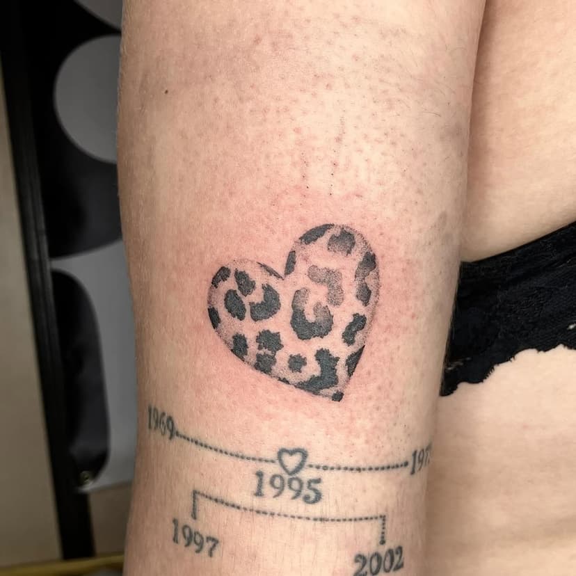 Tatouage de Forêt d'Encres Tattoo Shop