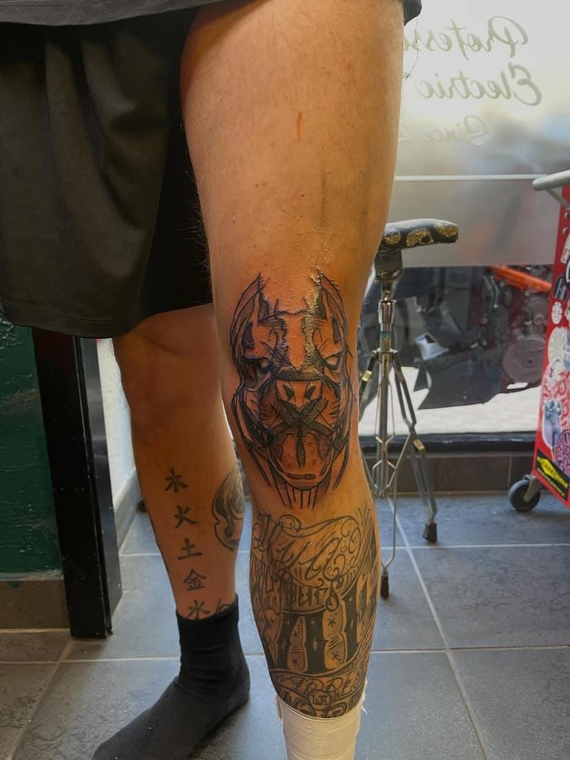 Tatouage de Green Eye Tattoo Tiki Temple private studio