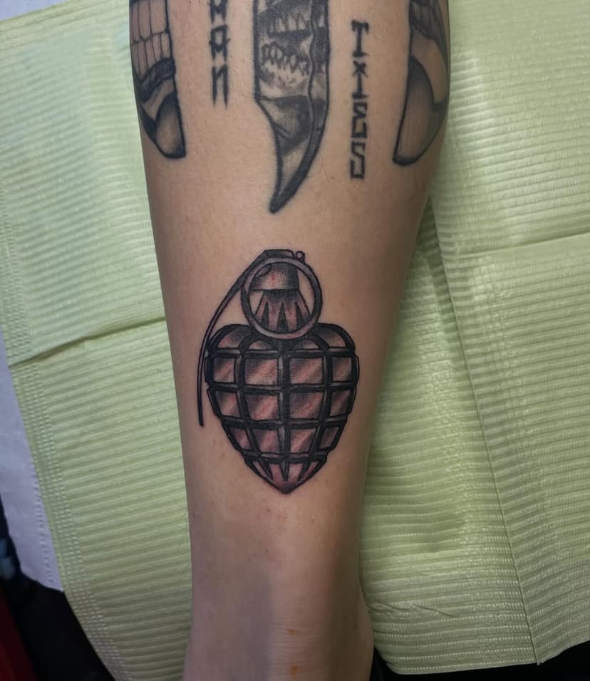 Tatouage de Green Eye Tattoo Tiki Temple private studio