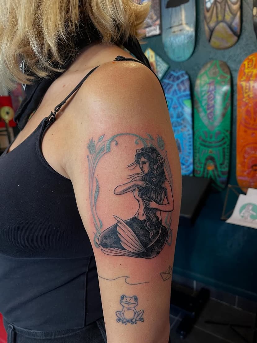 Tatouage de Green Eye Tattoo Tiki Temple private studio