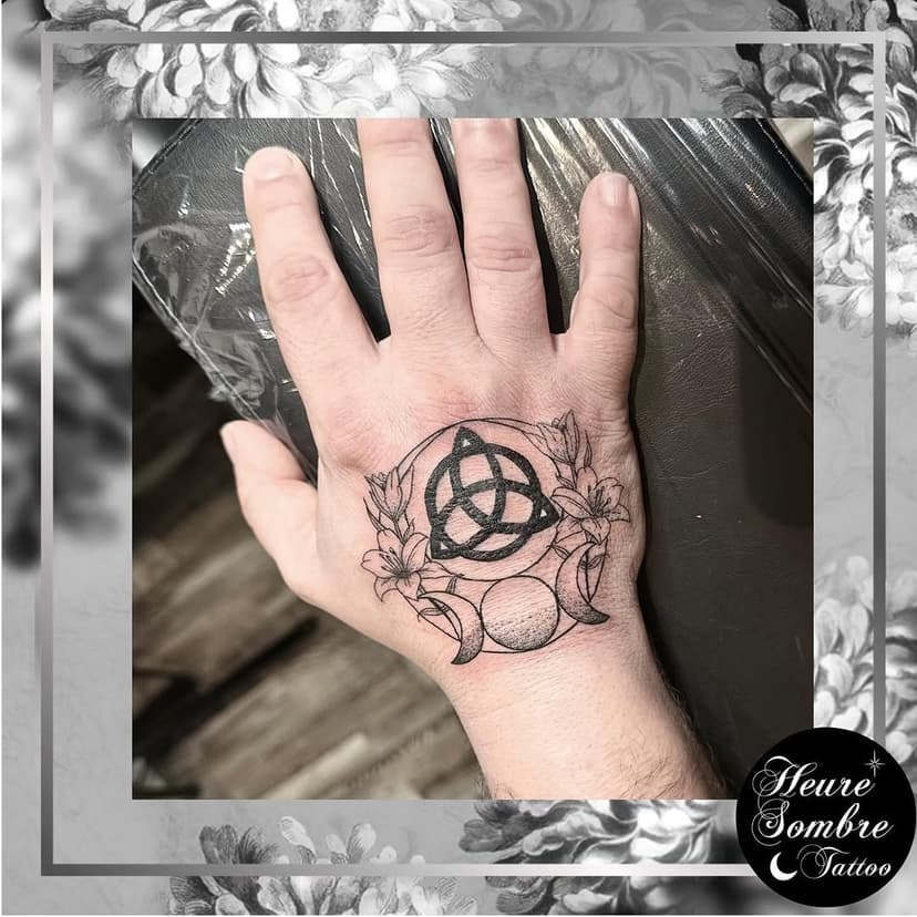 Tatouage de Heure Sombre Tattoo