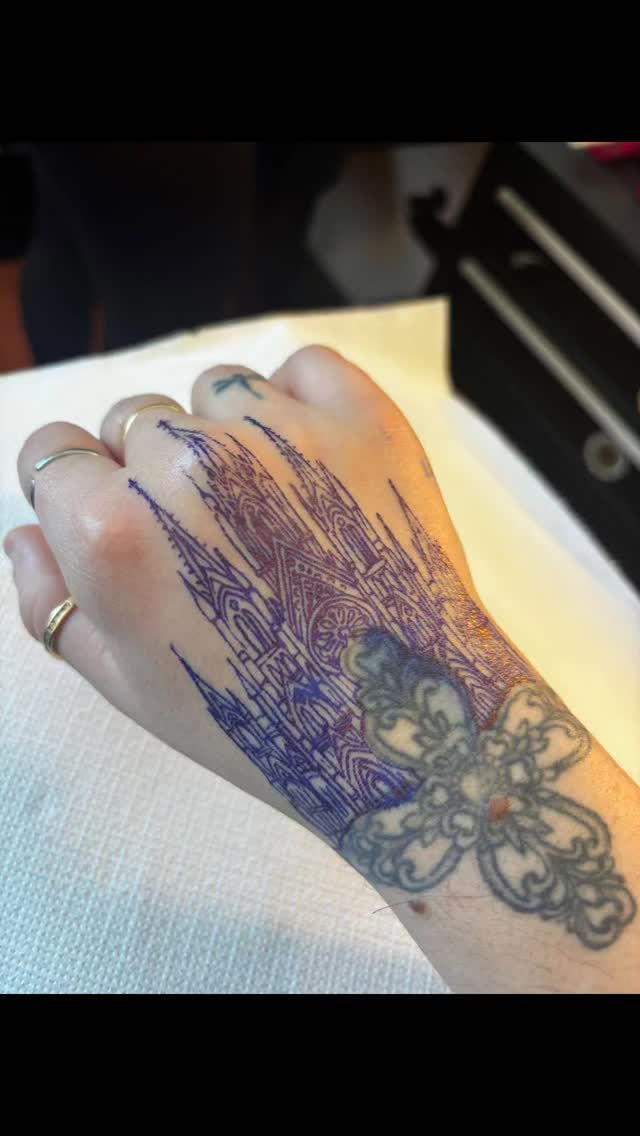 Tatouage de At Home Tatoo