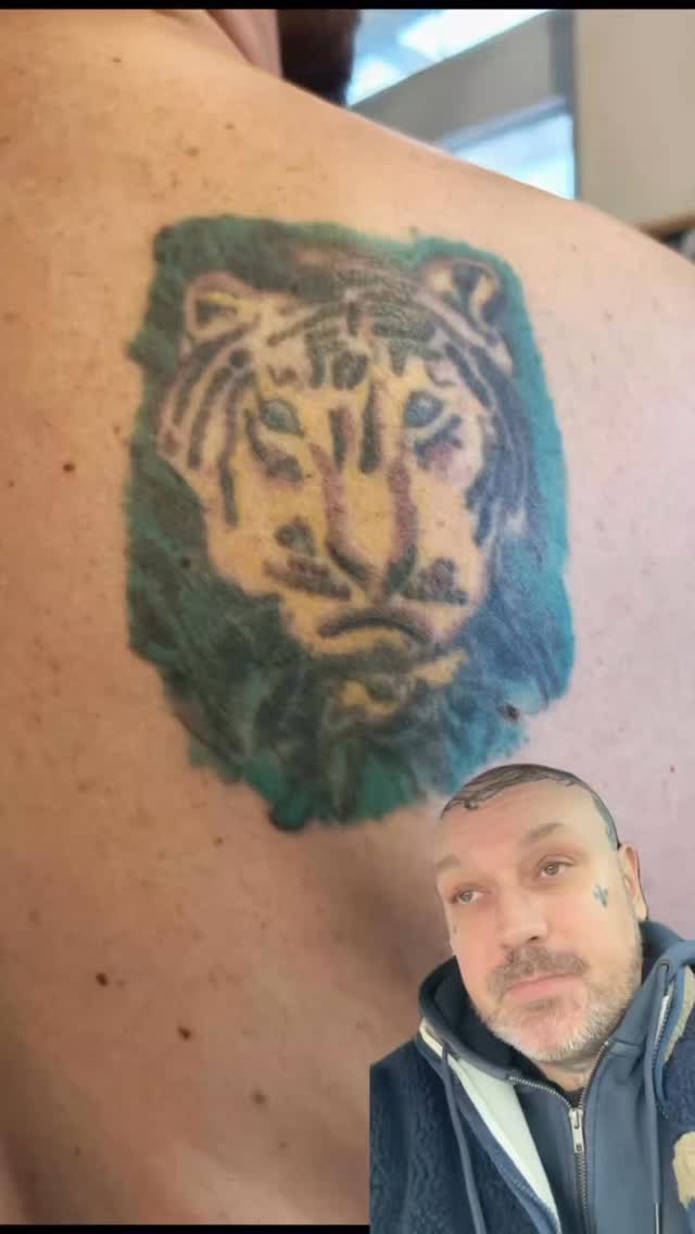 Tatouage de Iron Tattoo