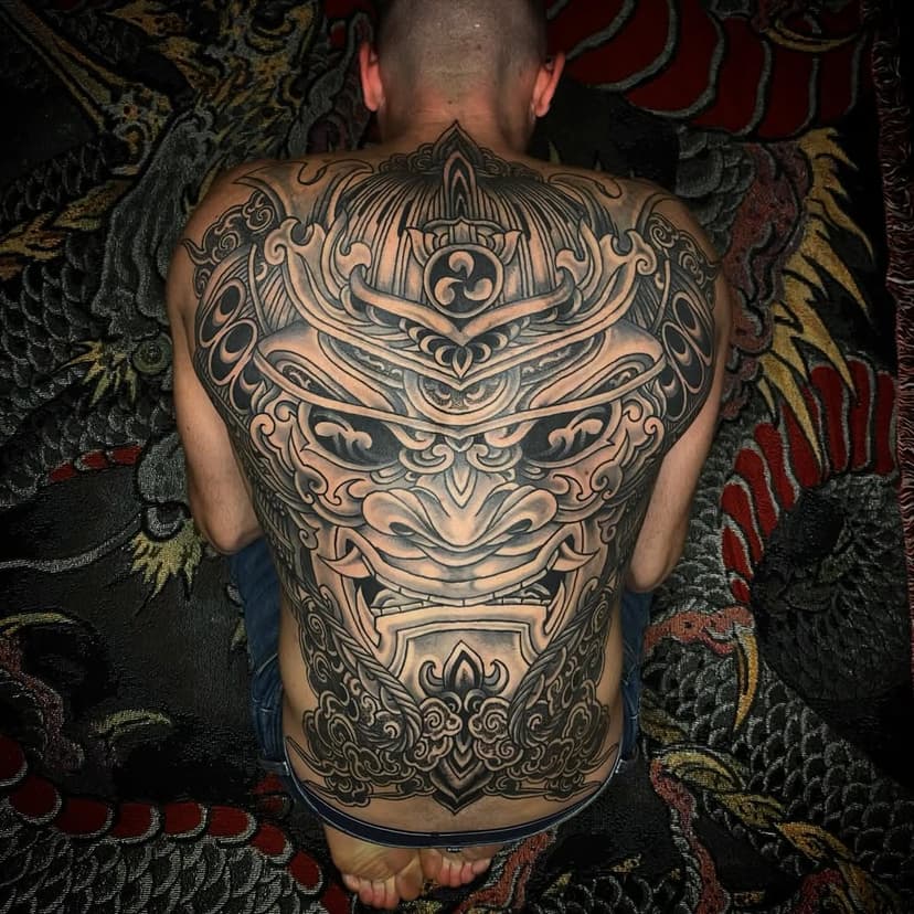 Tatouage de Karavan Tattoo