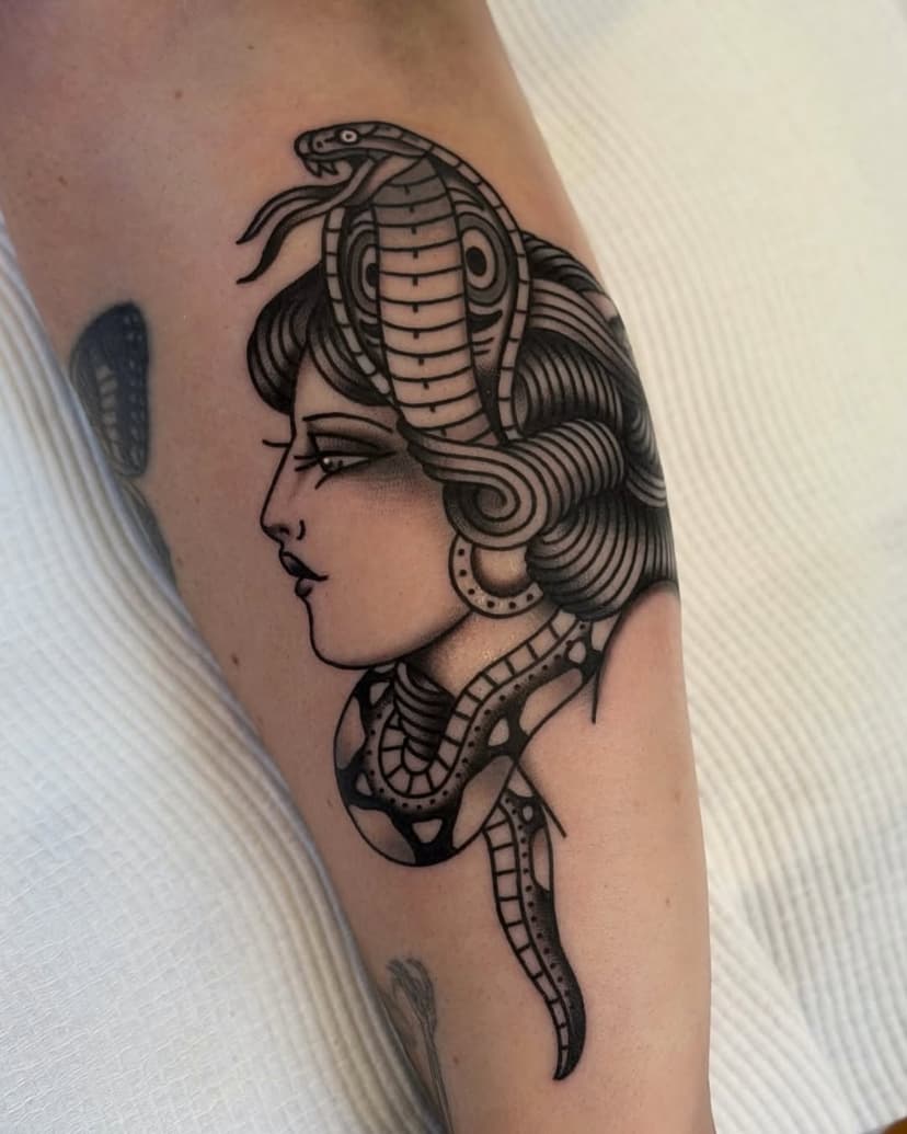 Tatouage de Korps Tattoo