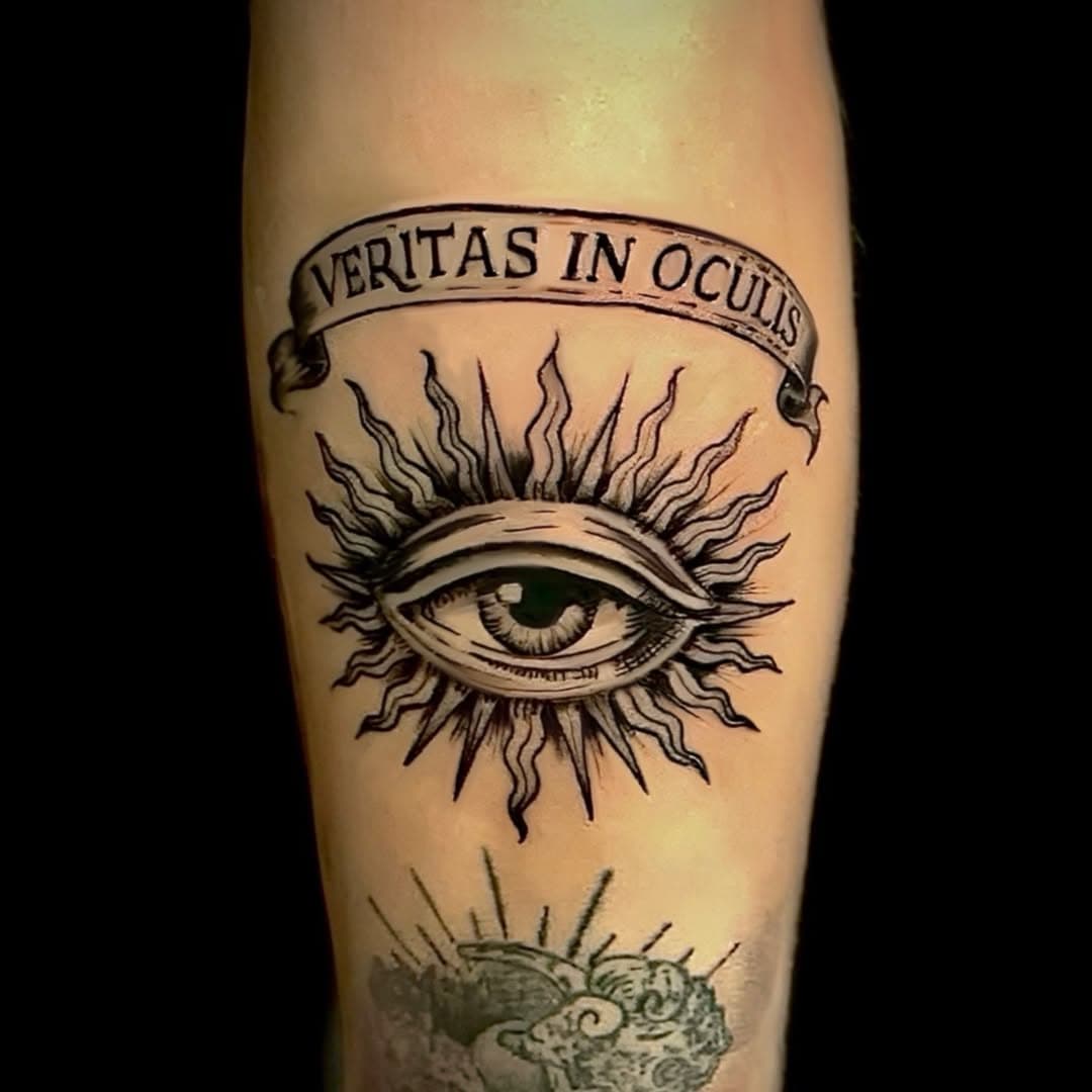 Tatouage par Kuro Studio – Tatoueur anime & néo-trad à Saint-Jean-le-Vieux