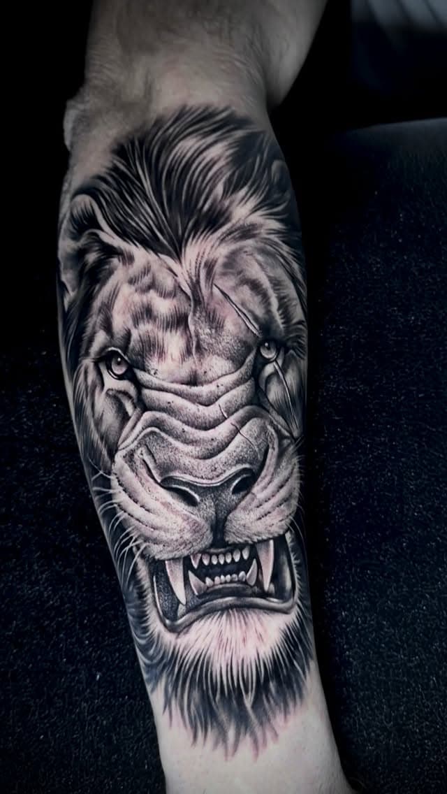 Tatouage de L'Aile Noire Tattoo Shop