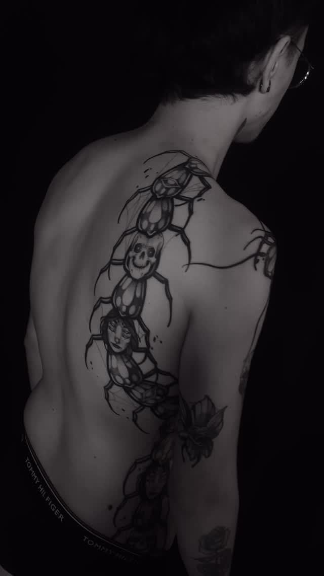 Tatouage de L'Atelier du Point - Salomé Baraër Tattoo