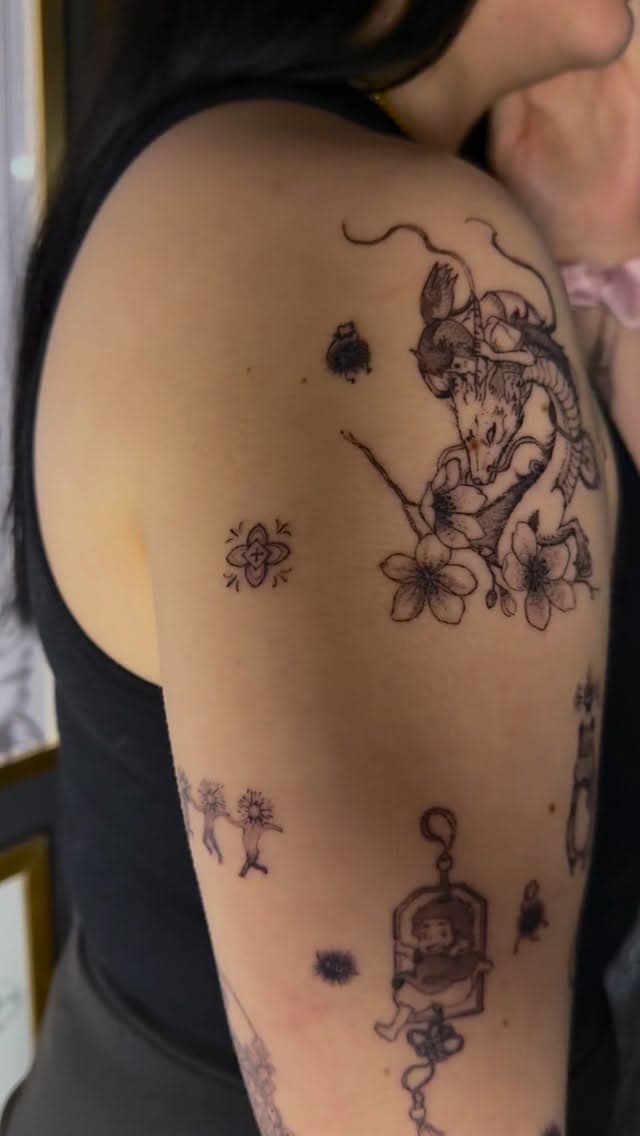 Tatouage de La Cagoule Noire Tattoo Shop