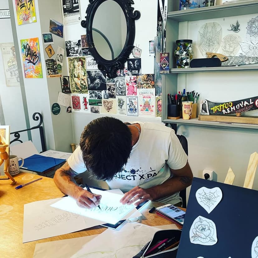 Tatouage de La dague fleurie - Familia Moraes tattoo