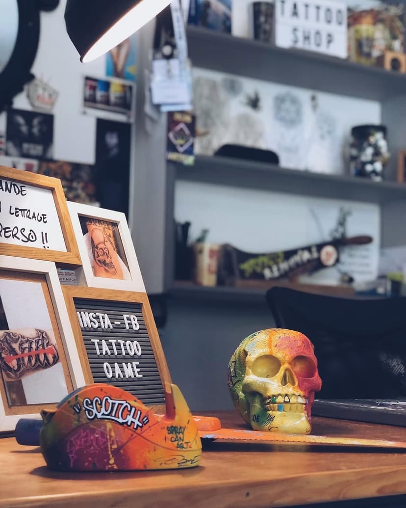 Tatouage de La dague fleurie - Familia Moraes tattoo