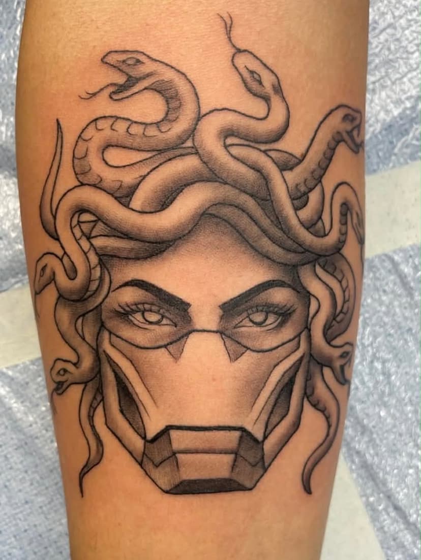 Tatouage de M Tattoo