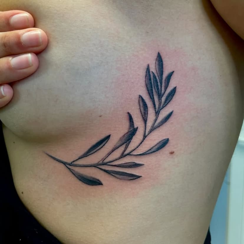 Tatouage de M Tattoo