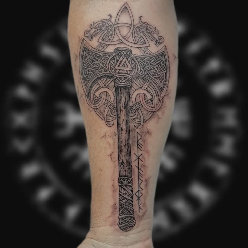 Tatouage de Motyka.tattoo