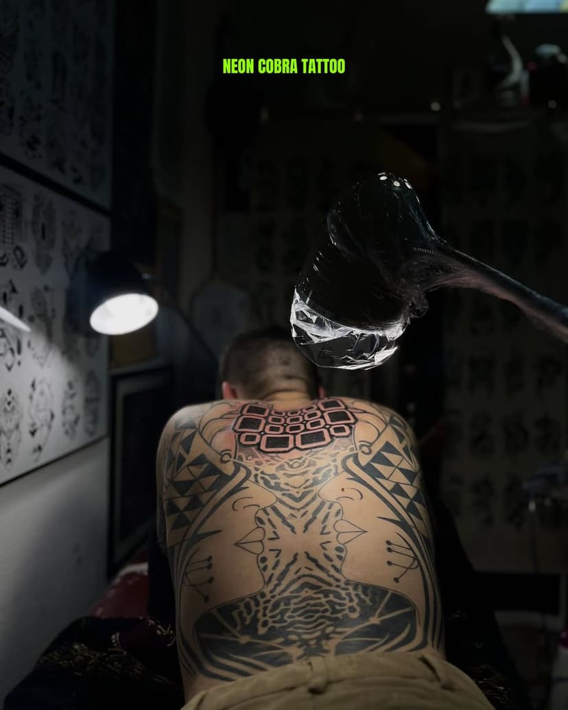 Tatouage de NEON COBRA TATTOO tatouage japonais à Strasbourg tatouage avec ou sans rdv