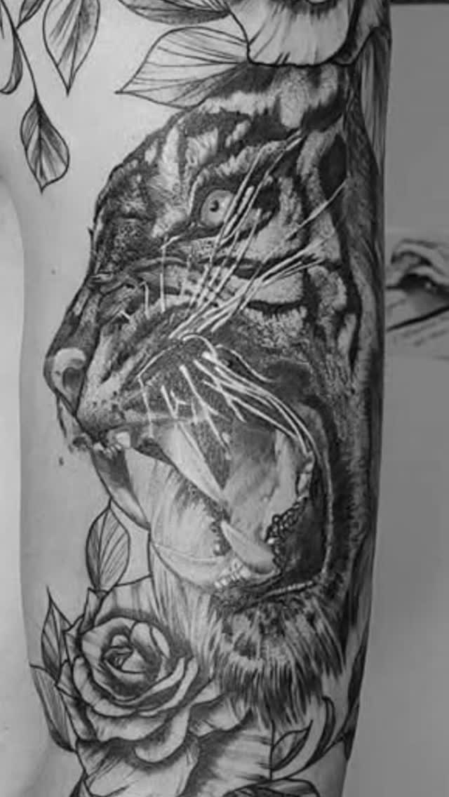 Tatouage de O&Pastels Tattoo EI