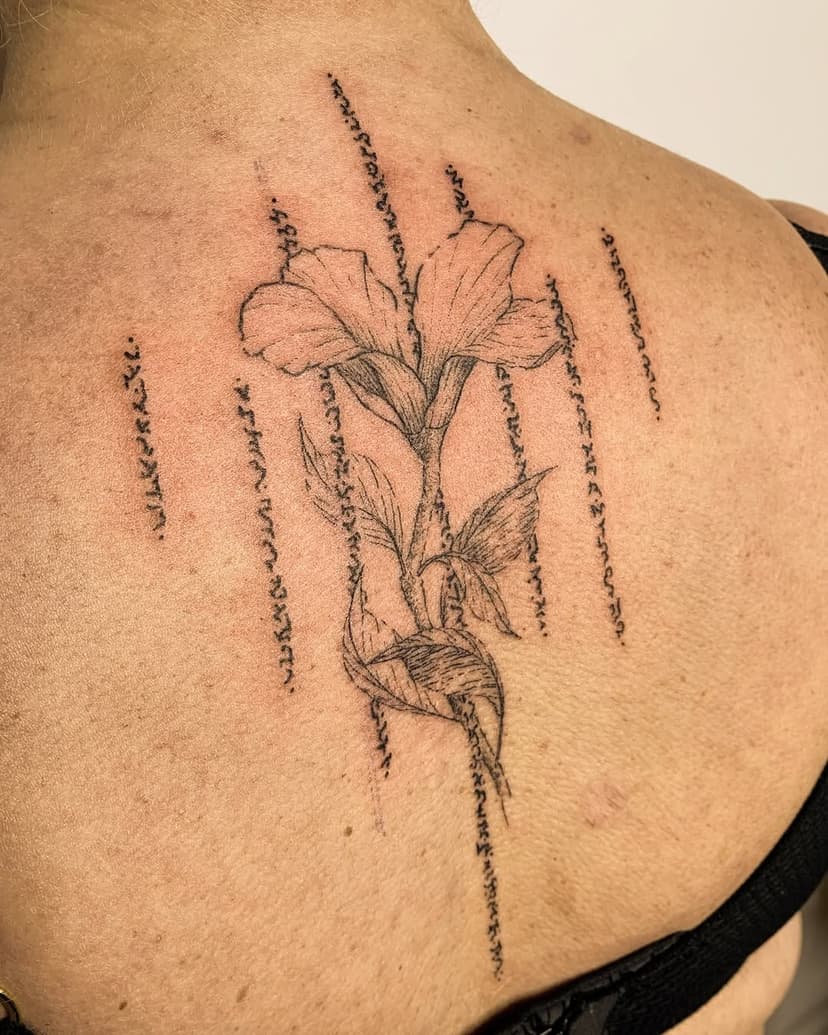 Tatouage de Ohm Relic Handpoke Tattoo