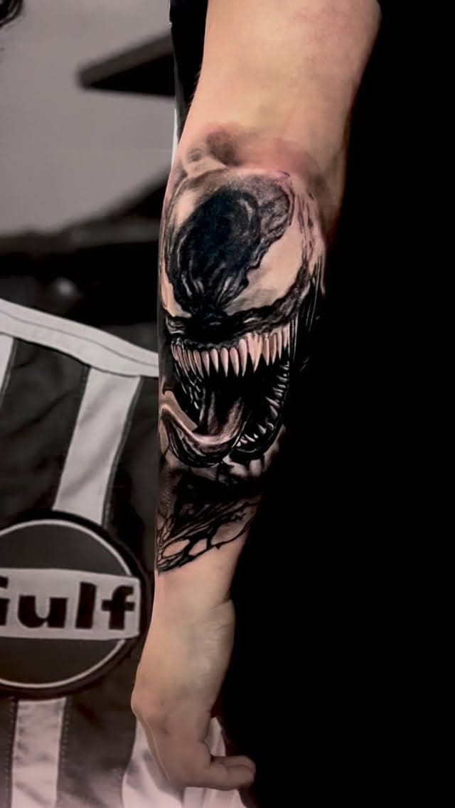 Tatouage de Pierre ney tattoo artist