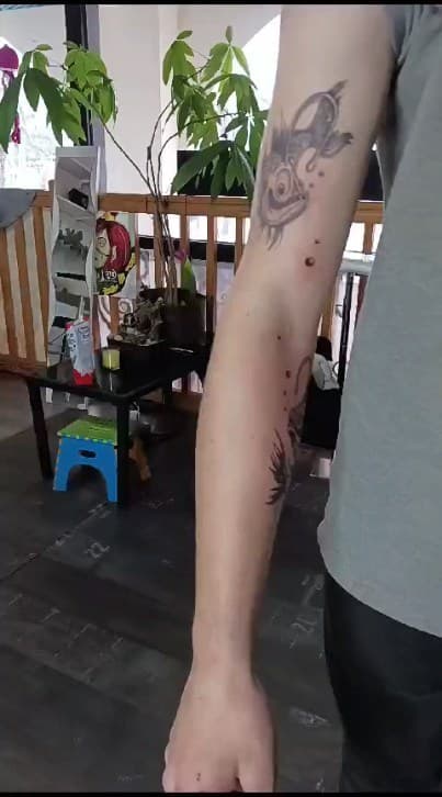 Tatouage de point d'encrage tattoo