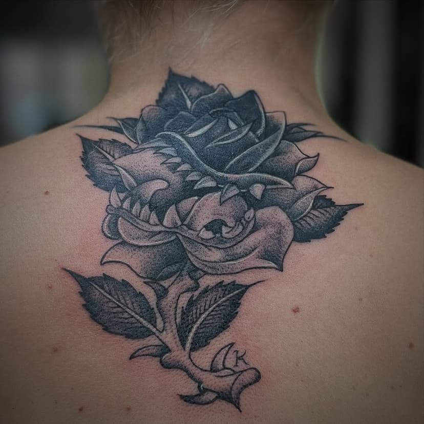 Tatouage de Popular Tattoo Club