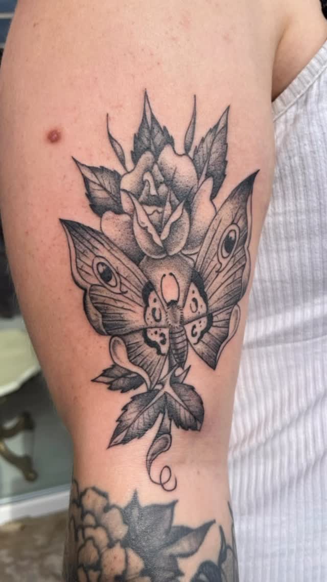 Tatouage de Popular Tattoo Club