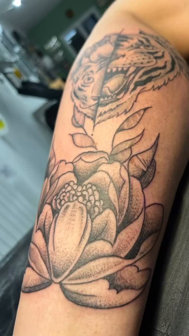 Tatouage de Popular Tattoo Club