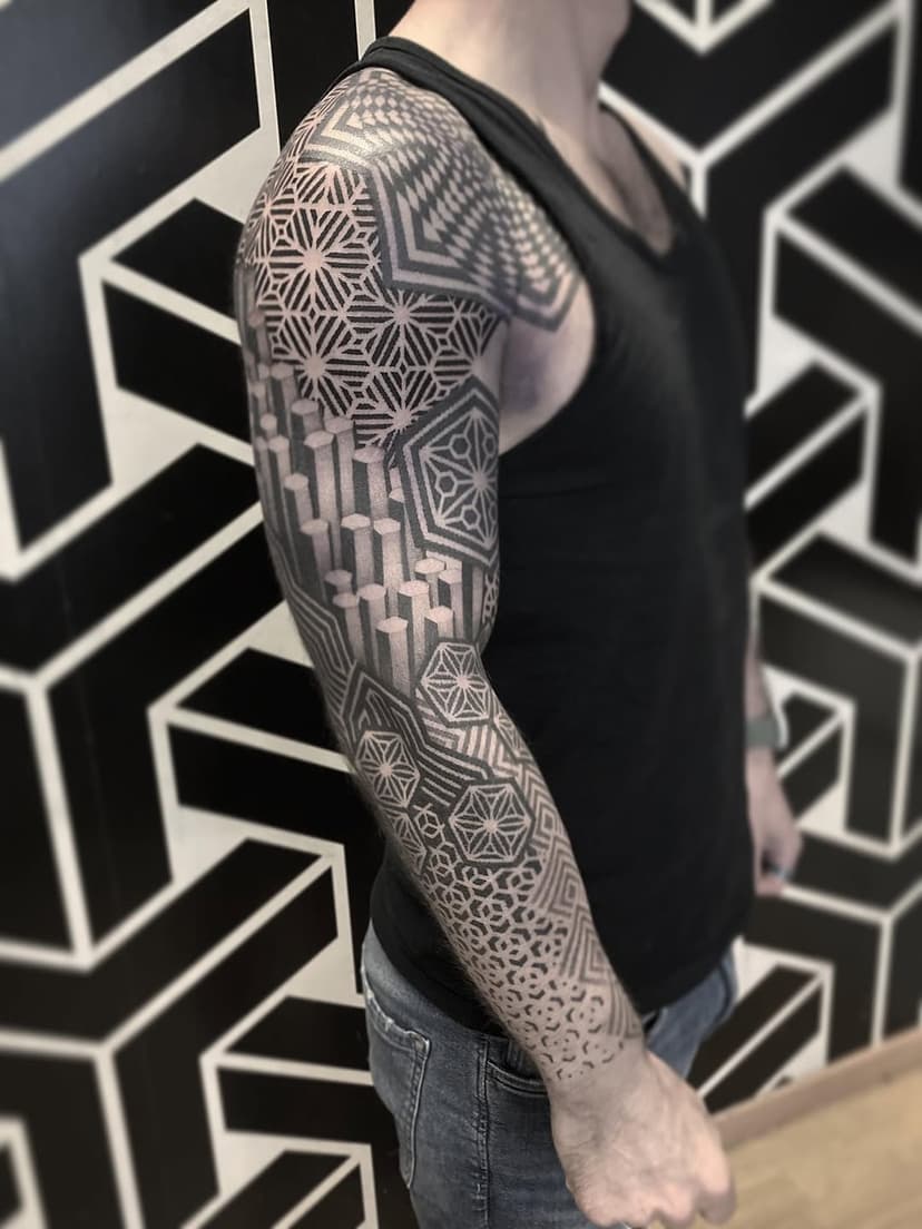 Tatouage de Rachel M Köng Tatouage vibratoire